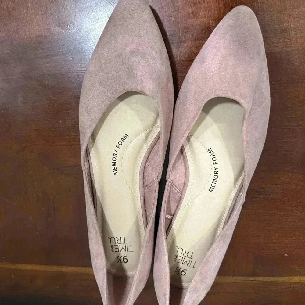 New Dark pink flats 9 1/2
